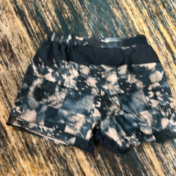 Lululemon Men’s Medium 7inch Athletic Shorts - Picture 2 of 3